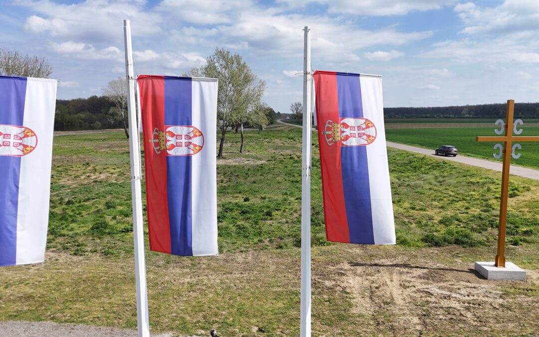 Постављен часни крст на улазу у визиторски центар парка природе Мали Босут